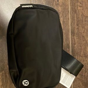 Lululemon Everywhere Belt Bag -Black
